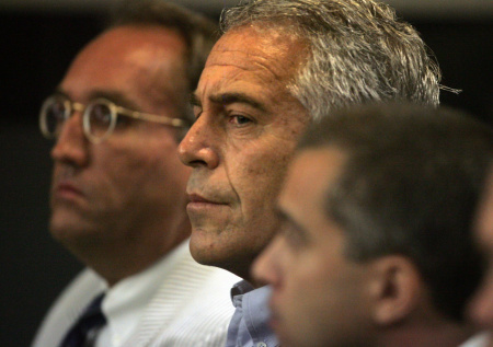 Брат Эпштейна пообещал раскрыть правду о гибели финансиста