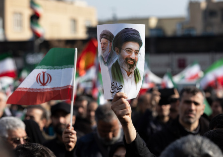 Политолог объяснил последствия назначения сына Хаменеи лидером Ирана