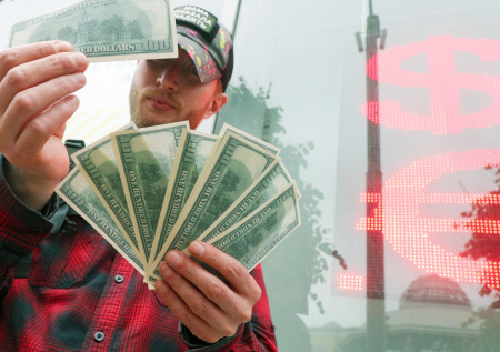 Экономист раскрыл, как изменится курс рубля весной 2026 года