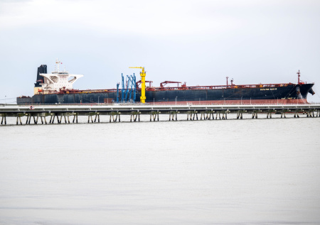 КСИР ответил на заявление США о сопровождении танкера в Ормузском проливе