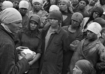 LIFE.ru запустили спецпроект о женщинах-шахтерах времен ВОВ