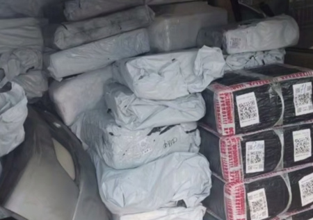 Двух мужчин задержали за кражу товаров на 14,6 млн рублей из ПВЗ