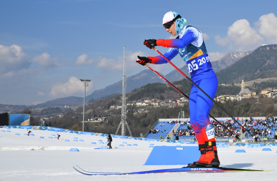 Анастасия Багиян (Россия) на дистанции спринта среди женщин на соревнованиях по лыжным гонкам XIV зимних Паралимпийских игр в Валь-ди-Фьемме