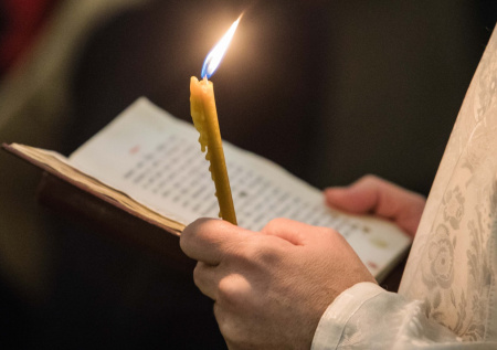 Церковь не будет венчать молодоженов ближайшие два месяца