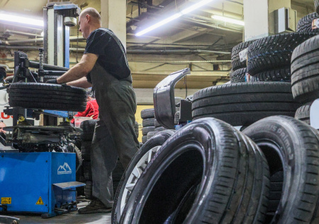 Московским водителям дали совет по смене зимней резины