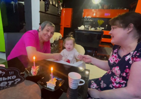 Появились кадры со дня рождения внучки Алибасова, куда не пустили ее мать