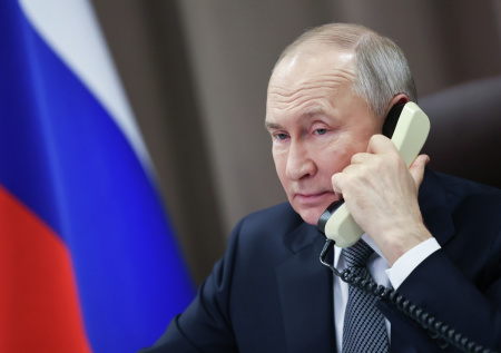 В Кремле сообщили о телефонном разговоре Путина с Пезешкианом