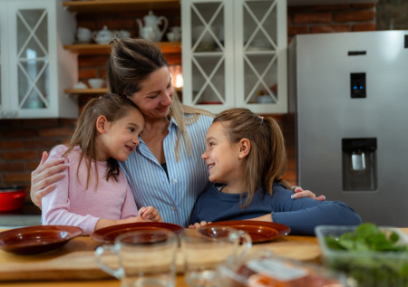 Психолог рассказала, как сохранить близкие отношения с ребенком