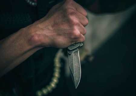 Убийца педофила получил ножом в живот: новое дело с участием Санкина