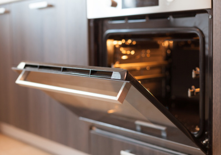 Достаточно провести губкой, и духовка засверкает как алмаз: домашняя паста против жира и нагара