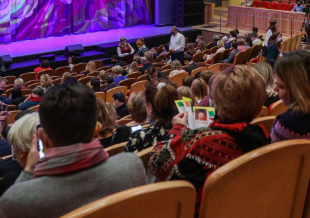 Москвичей призвали готовиться к театру по-старинке