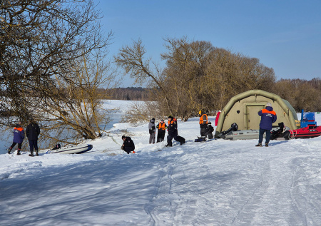 Все утонули? Спасатели нашли тело мальчика в Москве-реке, что с остальными