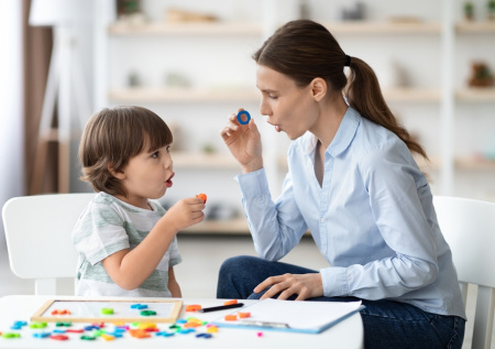 Родителям ответили, в каком возрасте надо обучать детей иностранным языкам