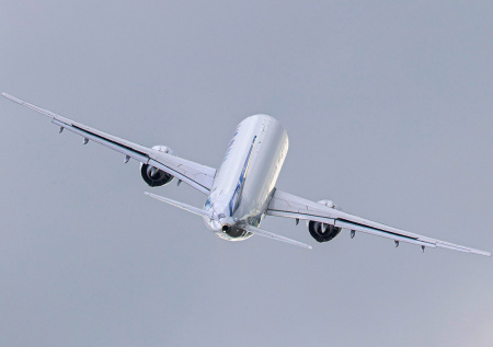 Самолет совершил жесткую посадку на популярном среди россиян курорте