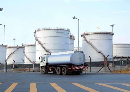 ЕК допустила экстренную распечатку нефтяных резервов из-за рисков дефицита