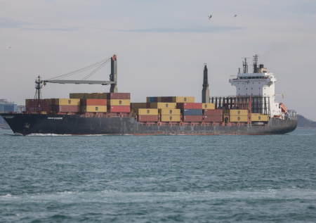 Судно под флагом Таиланда вспыхнуло после удара у побережья Омана