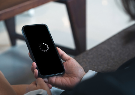 Психолог дала советы, как побороть тревогу на фоне перебоев с интернетом