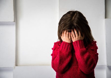 Психолог перечислил признаки пережитого насилия у детей и подростков
