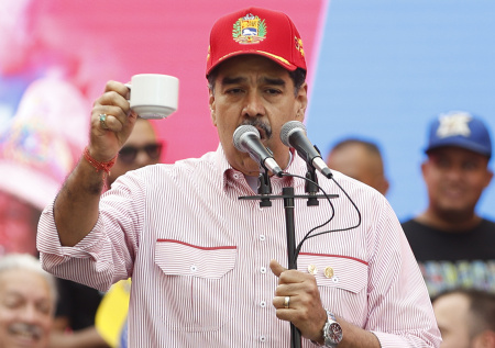 «Туалет, раковина, узкое окно»: раскрыты условия содержания Мадуро в США