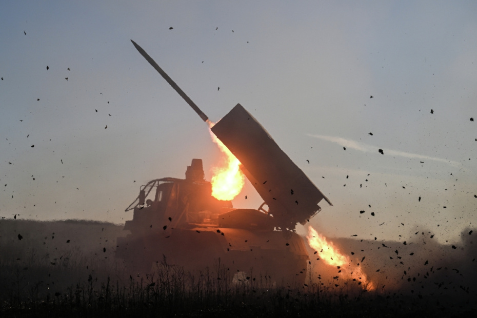 Боевая работа расчета реактивной системы залпового огня (РСЗО) «Град»