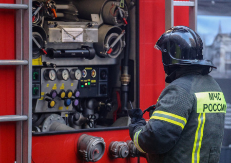 Пять человек пострадали при пожаре на заводе в Каменске-Шахтинском