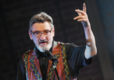 Стало известно, где похоронят найденного мертвым в квартире Гнеушева