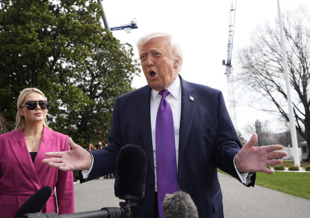 Трамп достал антисоветскую методичку Рейгана