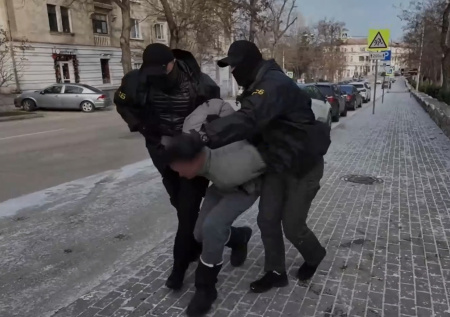 Задержанный за подготовку теракта в Крыму заявил, что сам вышел на куратора