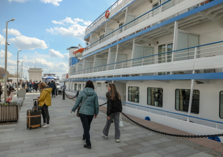 Модернизацию круизного теплохода «Новосибирск» поставили на стоп