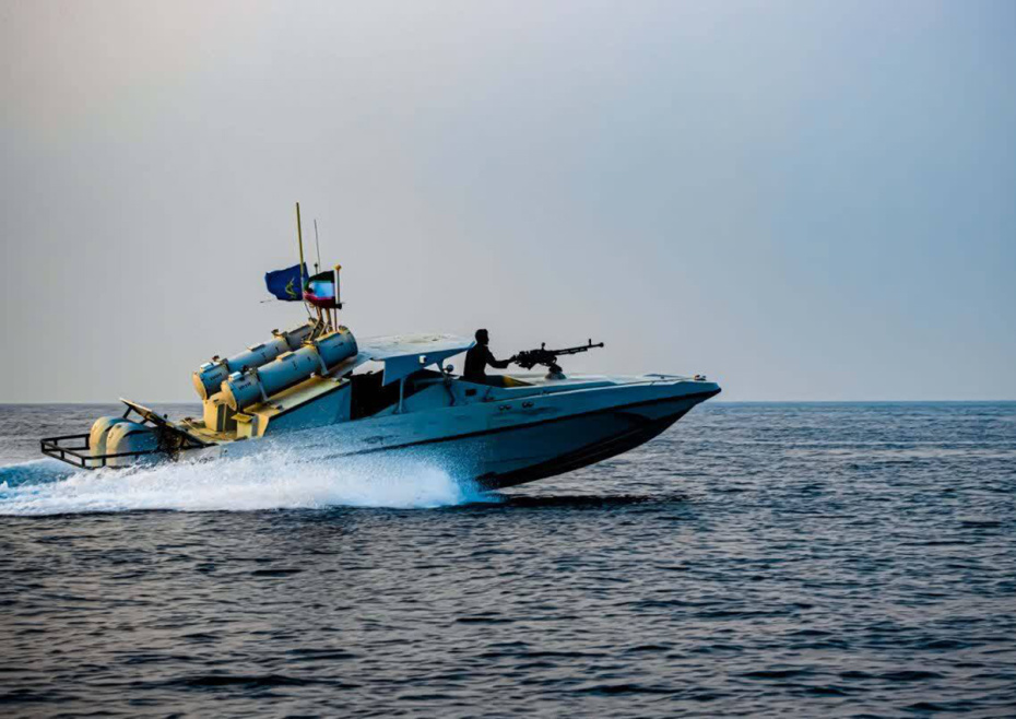 Ормузский пролив, быстроходный катер Корпуса стражей Исламской революции (КСИР)