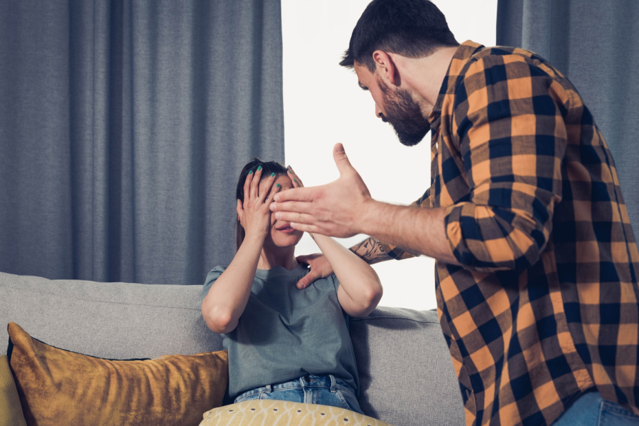 Ревнует — значит любит: это правда о мужской страсти или красивый миф?