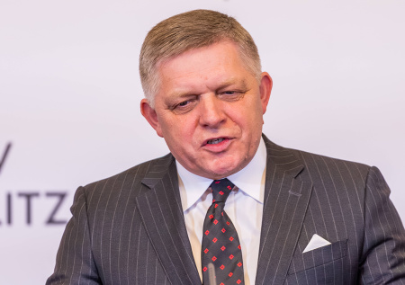 «Мы все в заднице»: Фицо обратился к НАТО из-за Украины