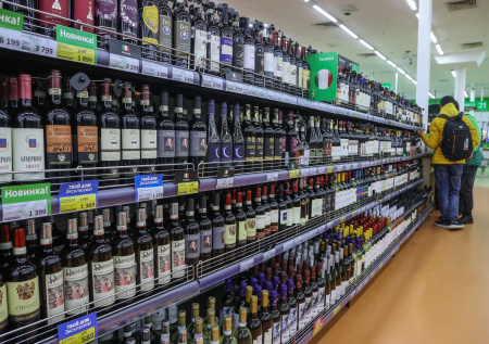 Житель Забайкалья украл вино и пытался скрыться на такси