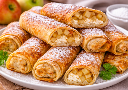 Трубочки: заворачиваю яблоки и творог в лаваш и жарю. Десерт за 10 минут, который исчезает быстрее пирожков