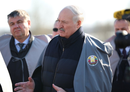 Лукашенко сделали необычный подарок на ферме