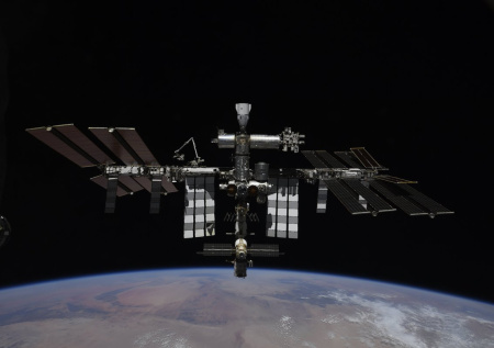 МКС переместили подальше от Земли