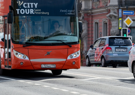 Задумчивый петербуржец устроил «ДТП наоборот»