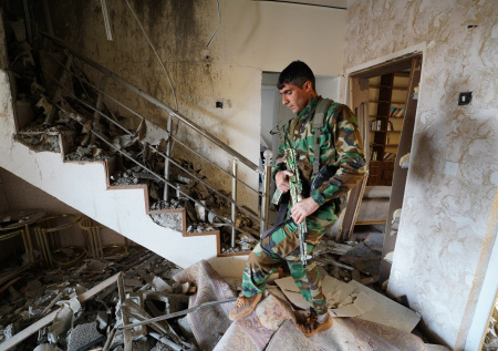 Макрон: французский военный погиб при ударе по военной базе в Ираке