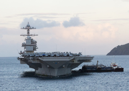 В Иране раскрыли причину пожара на авианосце США USS Gerald R. Ford