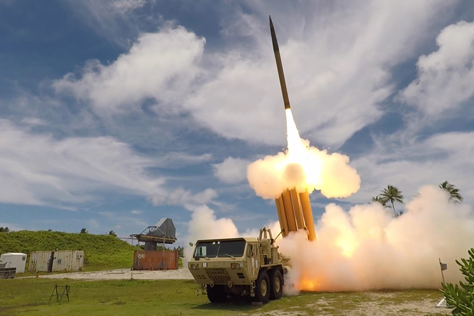 Запуск ракеты-перехватчика системы противоракетной обороны THAAD