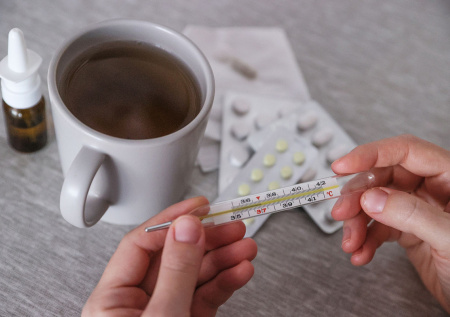 Врач раскрыл, в каких случаях температура поднимается без других симптомов