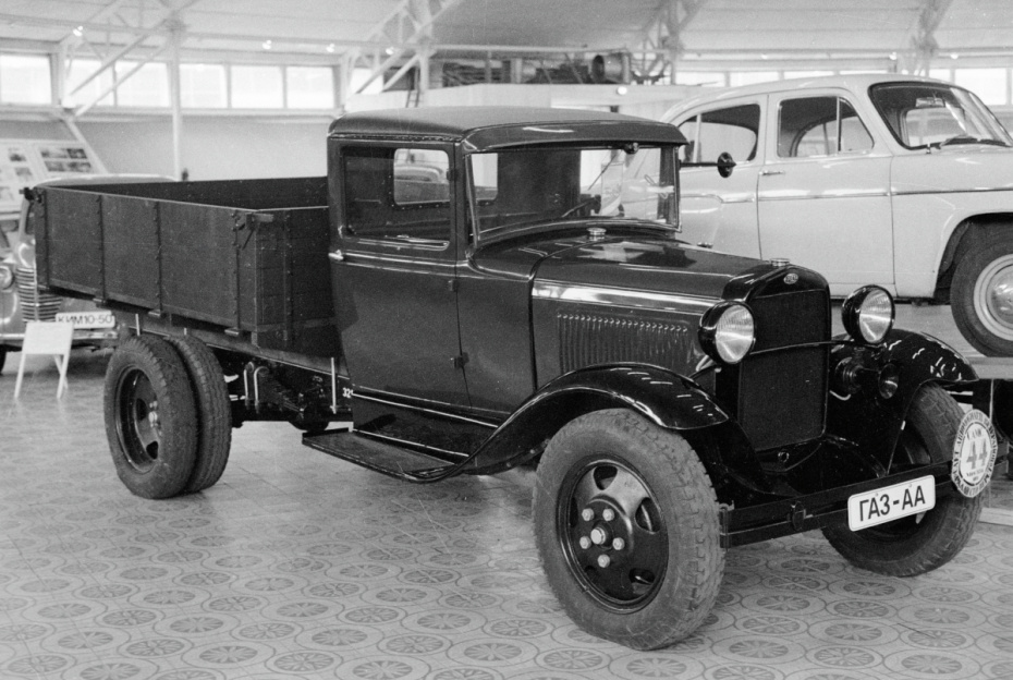Автомобиль ГАЗ-АА (1933–1939 гг.) в музее Московского автомобильного завода им. Ленинского комсомола
