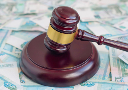 Петербуржец выиграл суд у ЖКС из-за поврежденного льдом Porsche