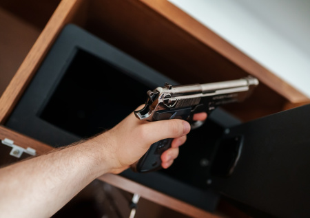 6 правил хранения охотничьего оружия: сейф, условия и закон