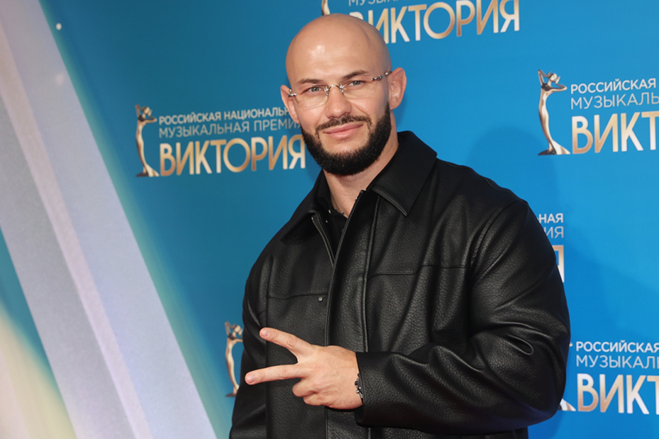 Рэп-исполнитель Джиган (Денис Устименко-Вейнштеин)  на Российской Национальной Музыкальной премии «Виктория-2026»