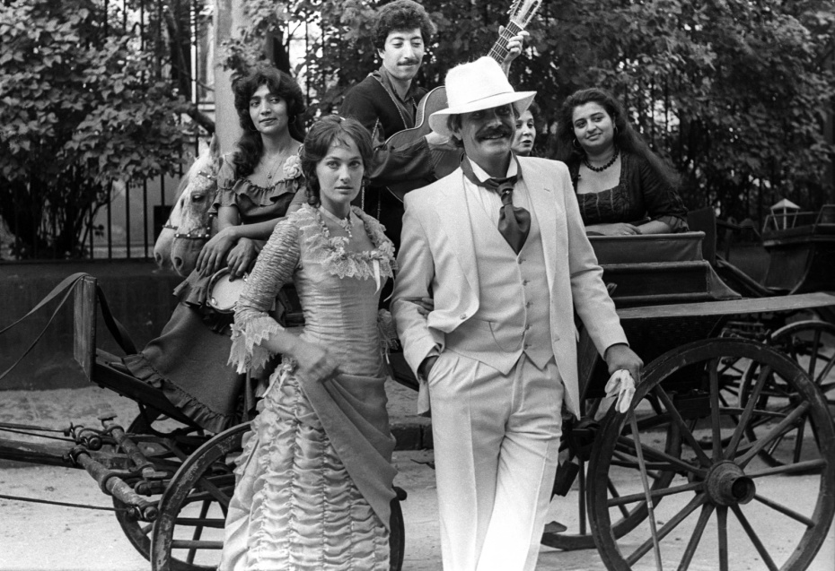 Лариса Гузеева и продюсер и актёр Никита Михалков во время съёмок фильма «Жестокий романс», 1984 год