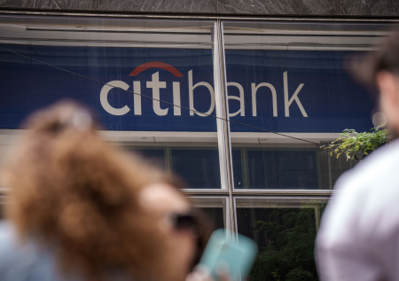 «Ответ на агрессию»: Иран отомстил США за атаку на свои банки