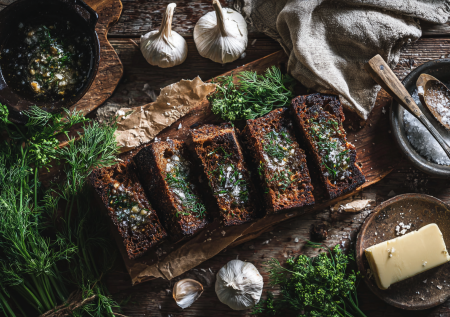 Хрустим по-мужски: идеальные чесночные гренки к пиву