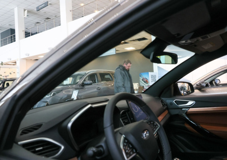 Названы автомобили, которые россияне чаще всего «лайкают» перед покупкой