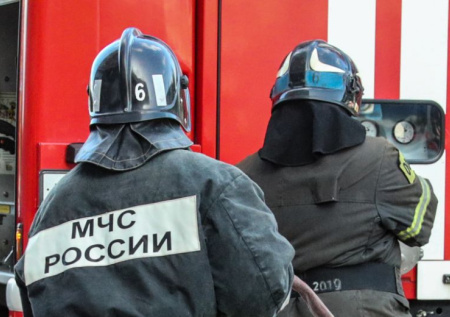 В Петербурге при пожаре в коммуналке пострадали два человека